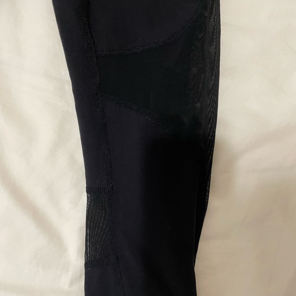Alo yoga leggings with mesh detail and heel strap - Picture 3 of 4